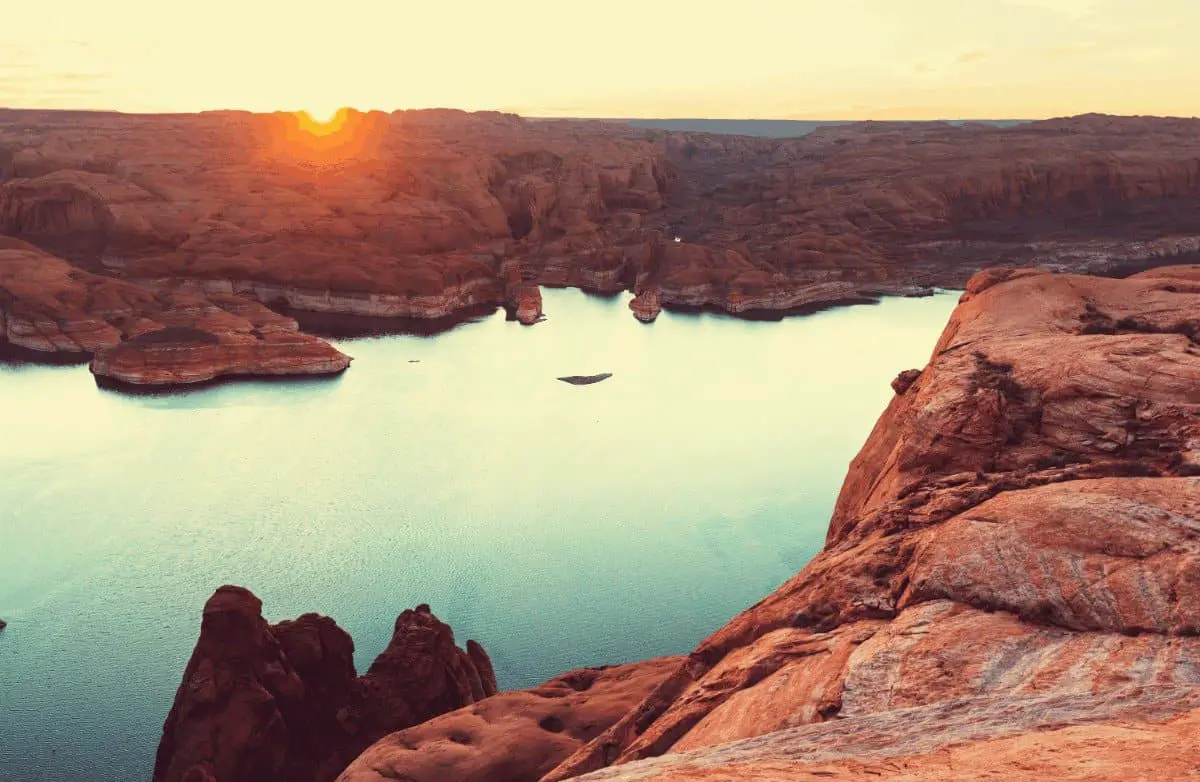 5 Amazing Places to Kayak in Lake Powell