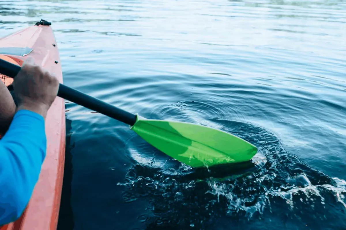 How to Pick a Kayak Paddle
